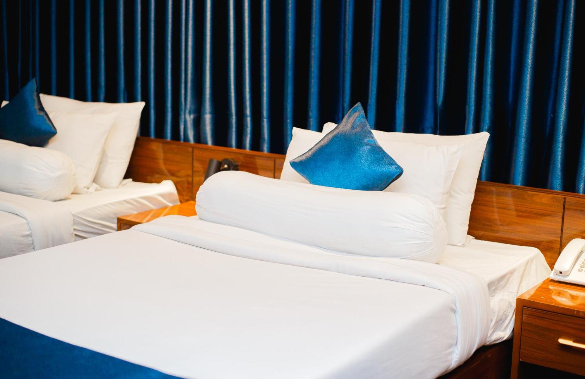 Hotel The Capital Ltd. Dhaka Esterno foto